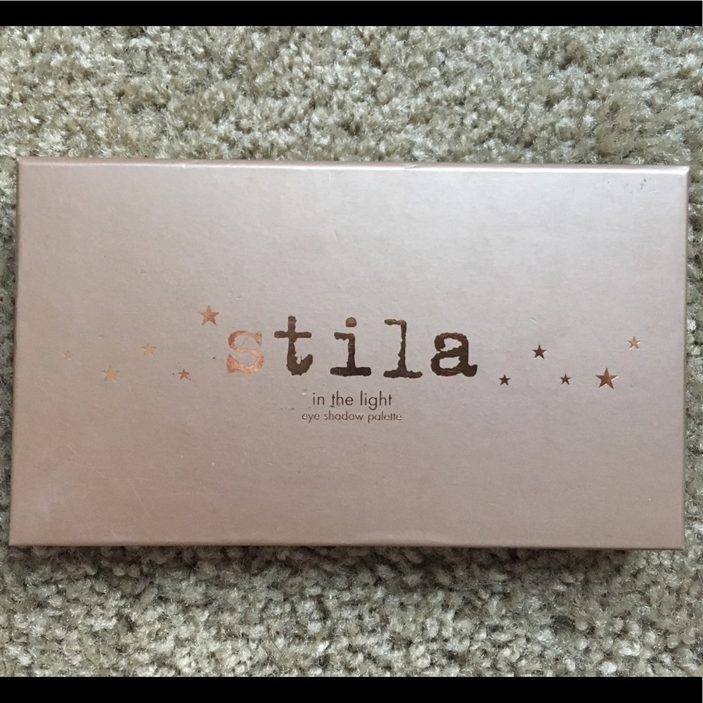 In the light eyeshadow palette